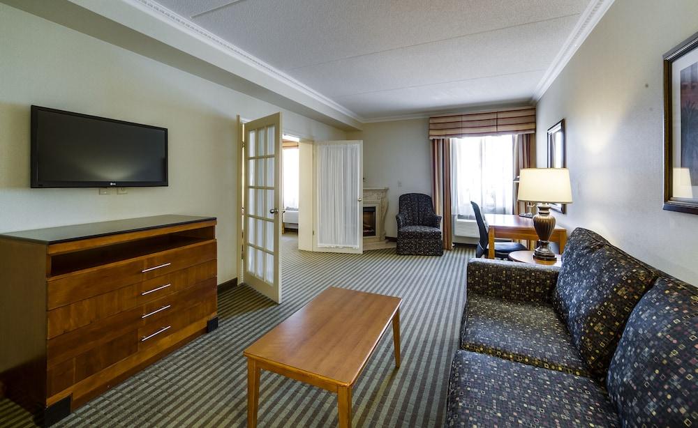 Monte Carlo Inn Barrie - Newly Renovated Екстер'єр фото