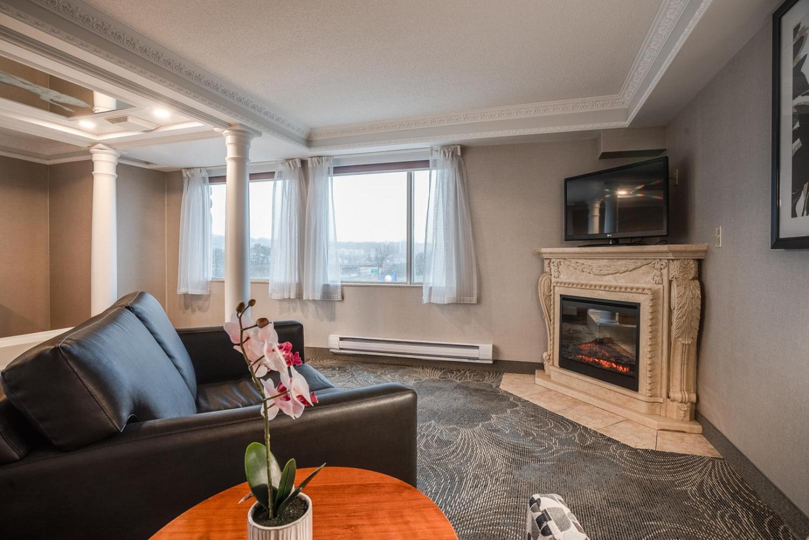 Monte Carlo Inn Barrie - Newly Renovated Екстер'єр фото
