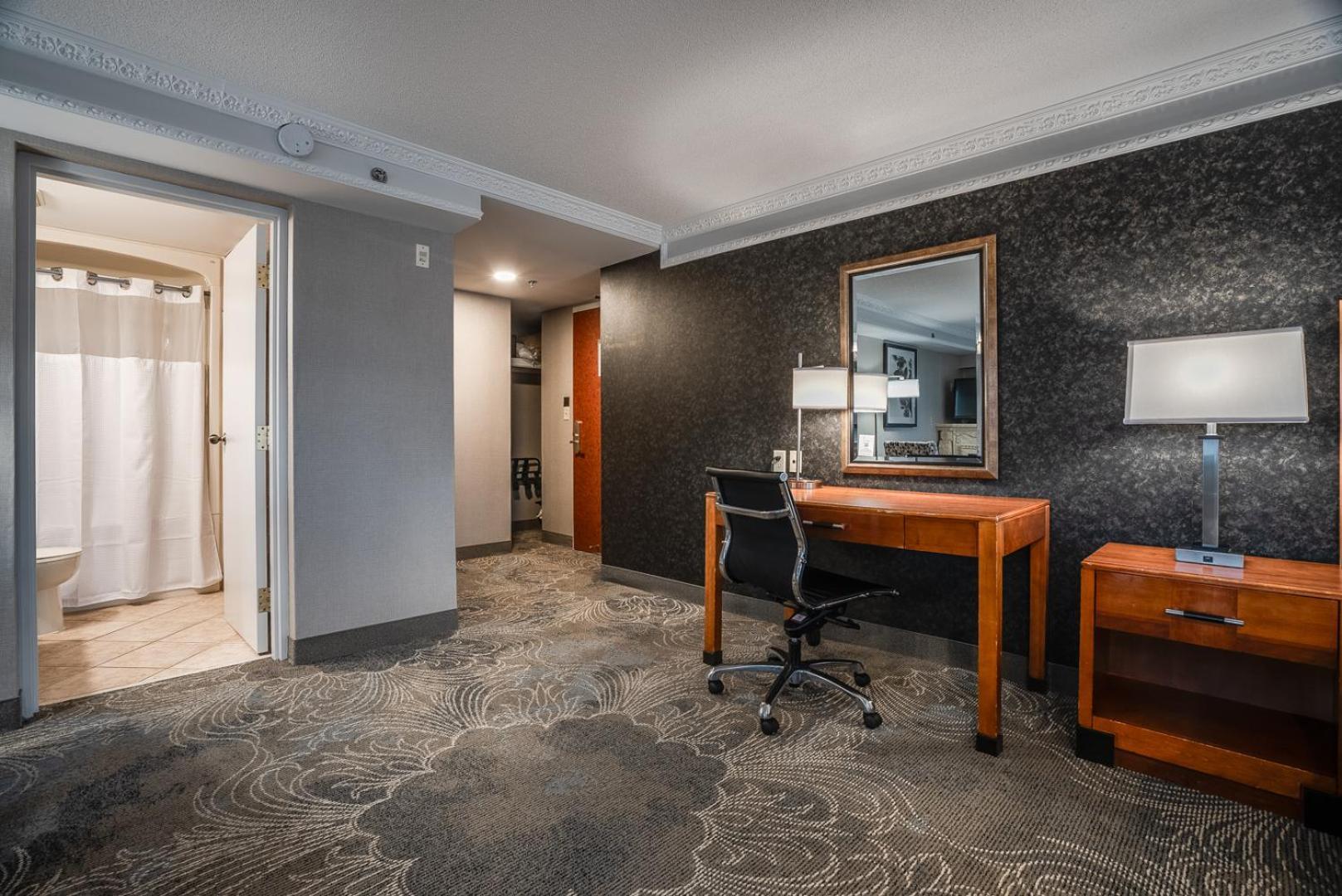 Monte Carlo Inn Barrie - Newly Renovated Екстер'єр фото