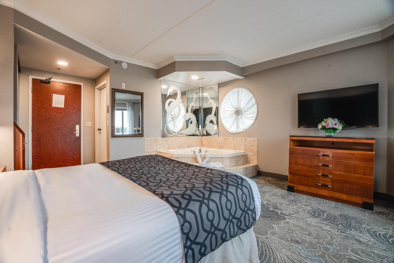 Monte Carlo Inn Barrie - Newly Renovated Екстер'єр фото