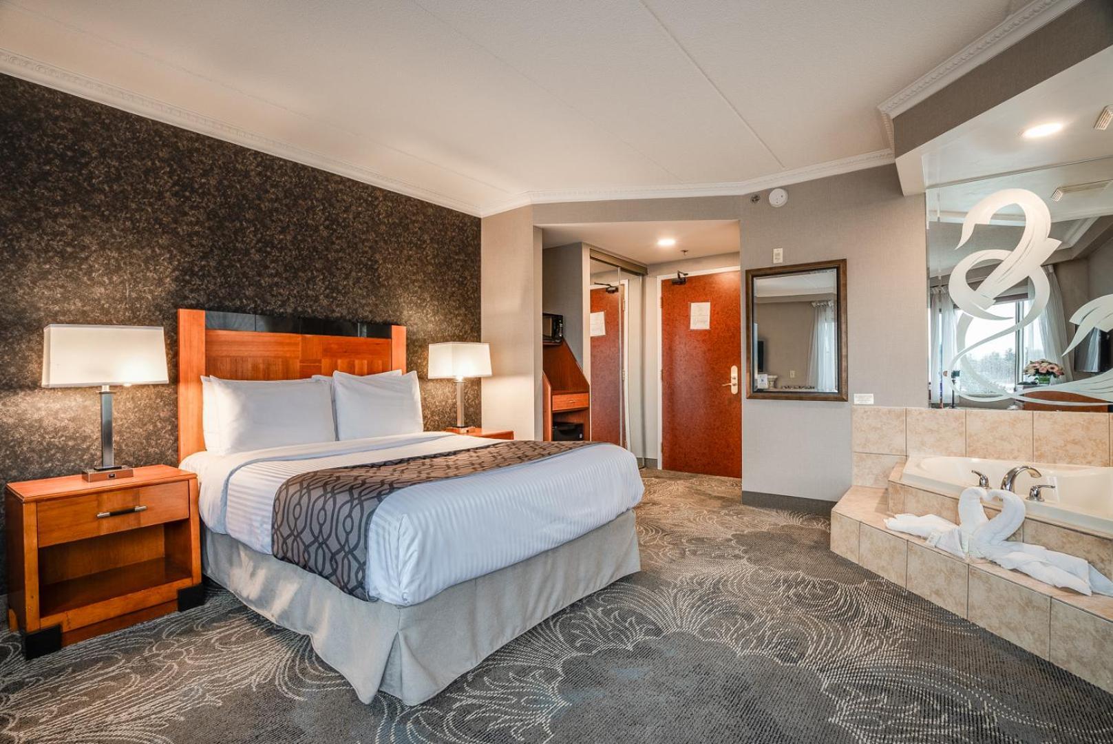 Monte Carlo Inn Barrie - Newly Renovated Екстер'єр фото