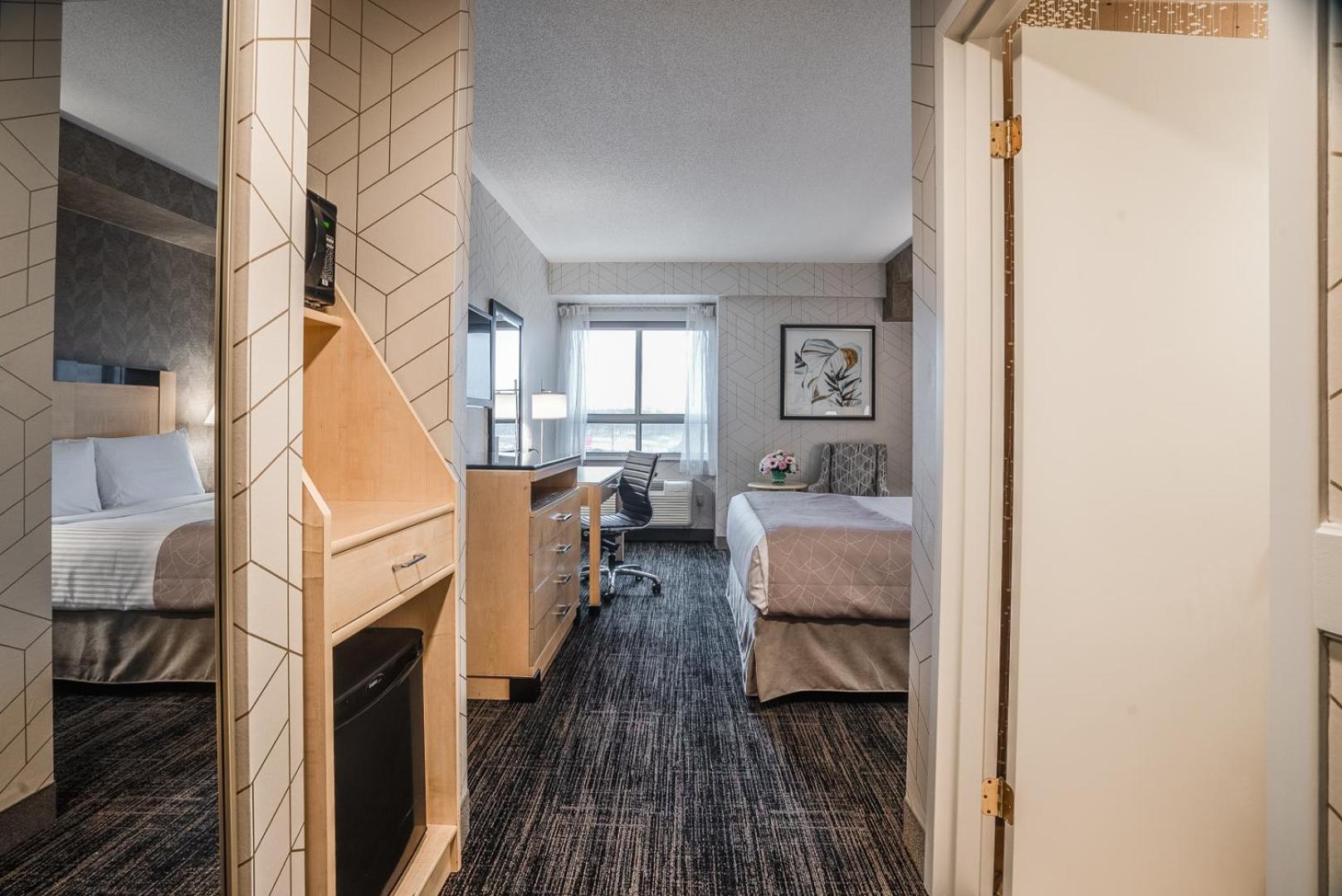 Monte Carlo Inn Barrie - Newly Renovated Екстер'єр фото