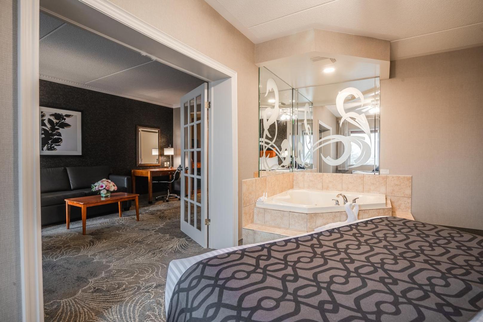 Monte Carlo Inn Barrie - Newly Renovated Екстер'єр фото