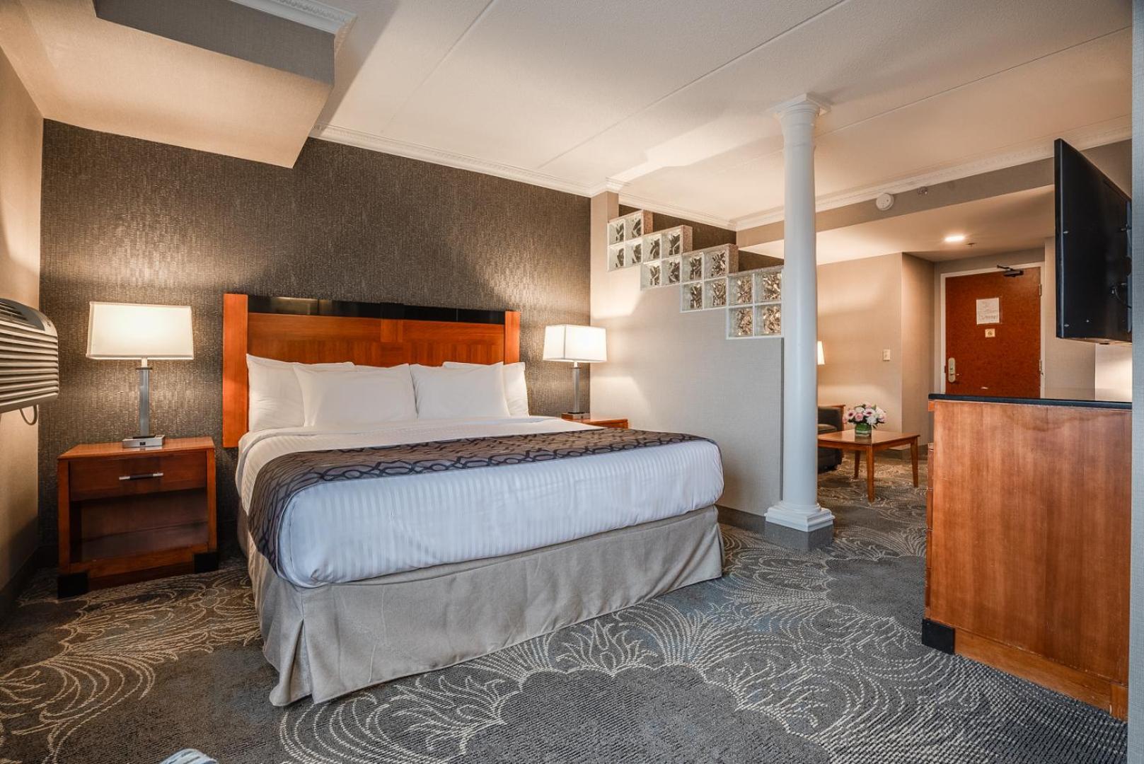 Monte Carlo Inn Barrie - Newly Renovated Екстер'єр фото