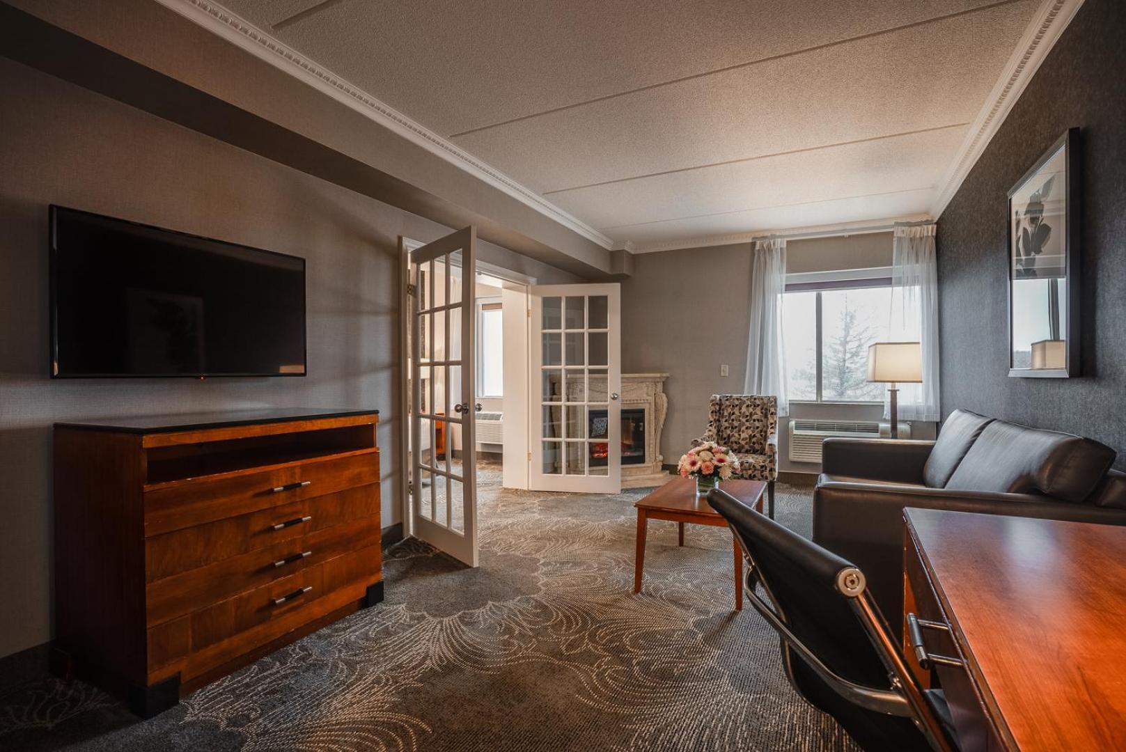 Monte Carlo Inn Barrie - Newly Renovated Екстер'єр фото