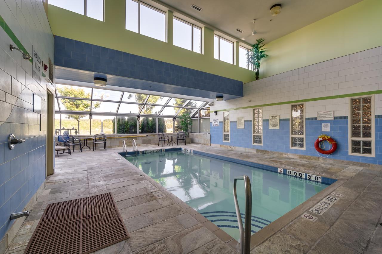 Monte Carlo Inn Barrie - Newly Renovated Екстер'єр фото
