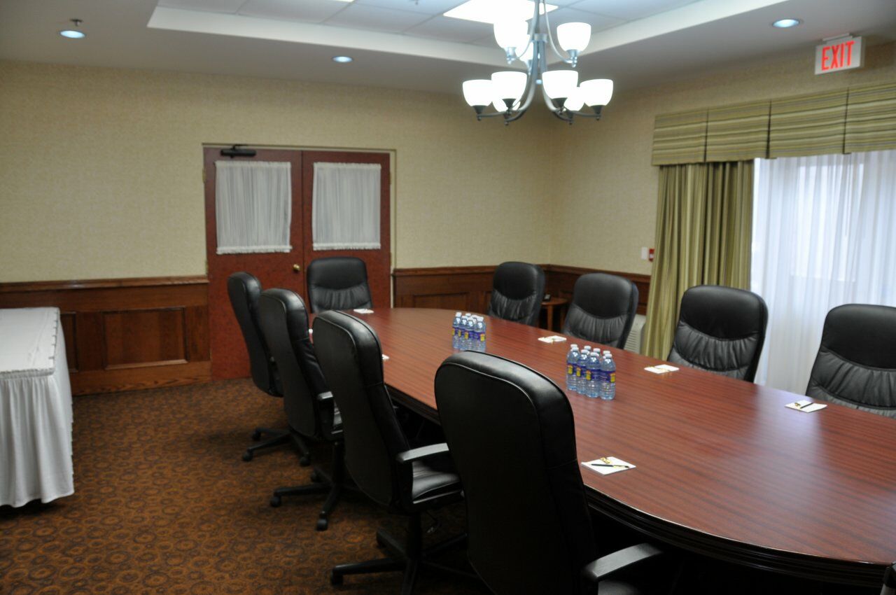 Monte Carlo Inn Barrie - Newly Renovated Екстер'єр фото