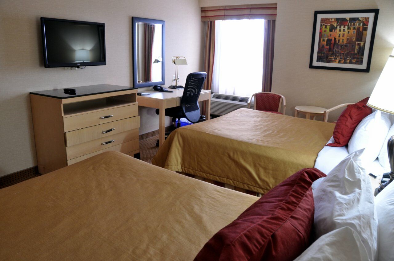Monte Carlo Inn Barrie - Newly Renovated Екстер'єр фото